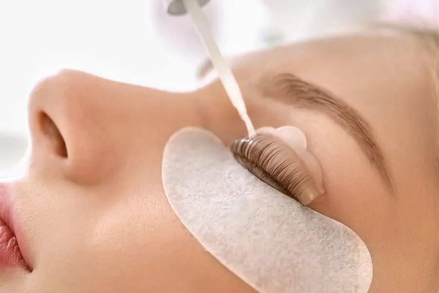 Wimpernlifting im Studio, Nahaufnahme der Augenpartie