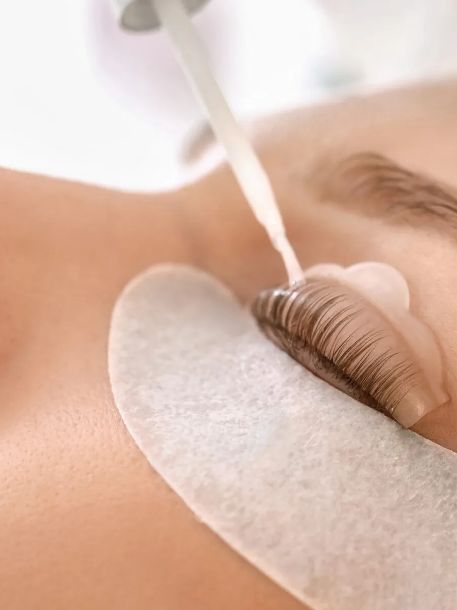 Wimpernlifting im Studio, Nahaufnahme der Augenpartie